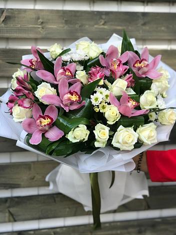 Букет цветов из: Розы и Хризантемы в Сеченово