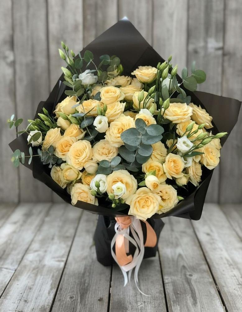 Букет цветов из: Розы и Лизиантусы в Сеченово