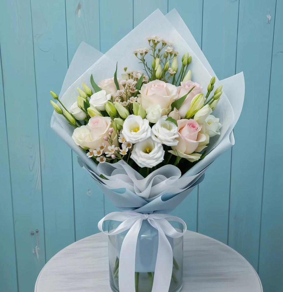 Букет цветов из: Розы и Лизиантусы в Сеченово