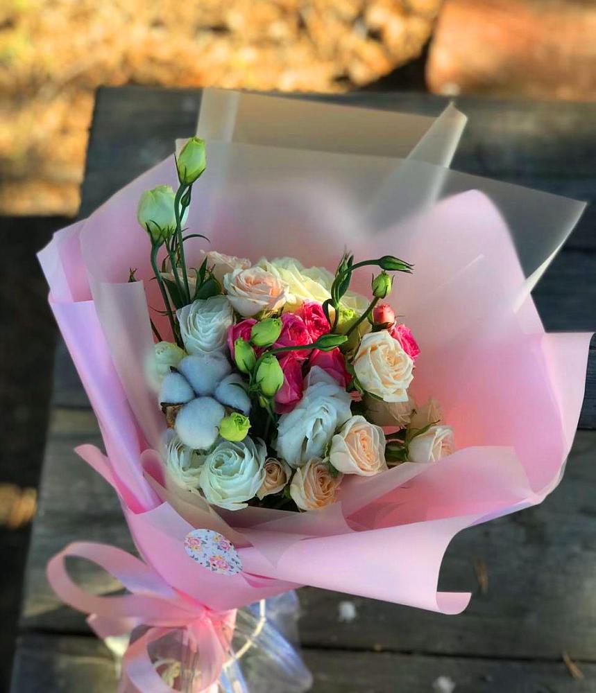 Букет цветов из: Розы и Лизиантусы в Сеченово