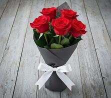 Букет 5 Красных роз Эдлесс Лав в Сеченово