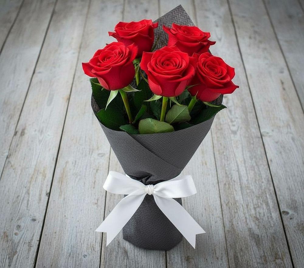 Букет 5 Красных роз Эдлесс Лав в Сеченово