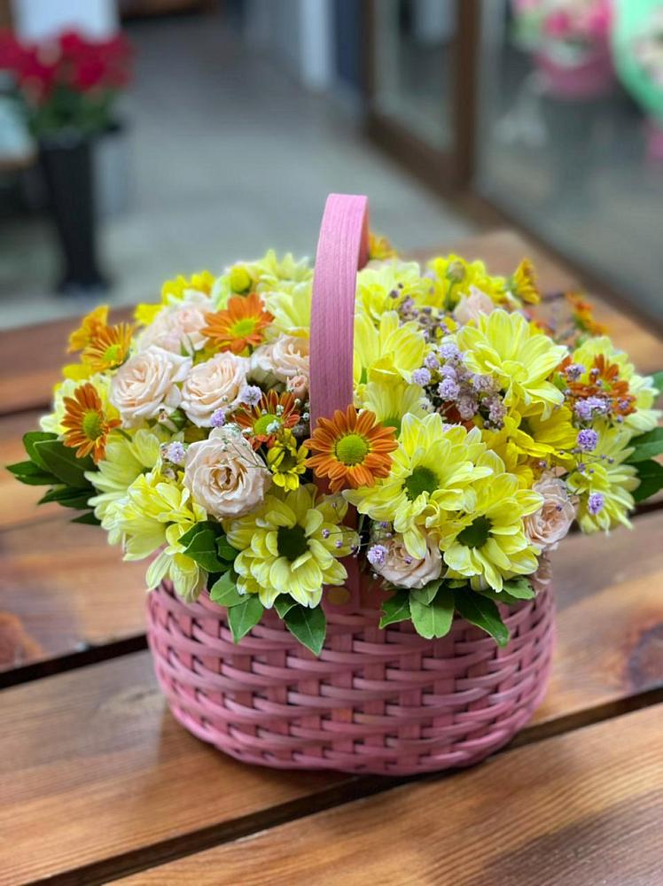 Цветочная композиция из Хризантемы и Розы в корзине в Сеченово