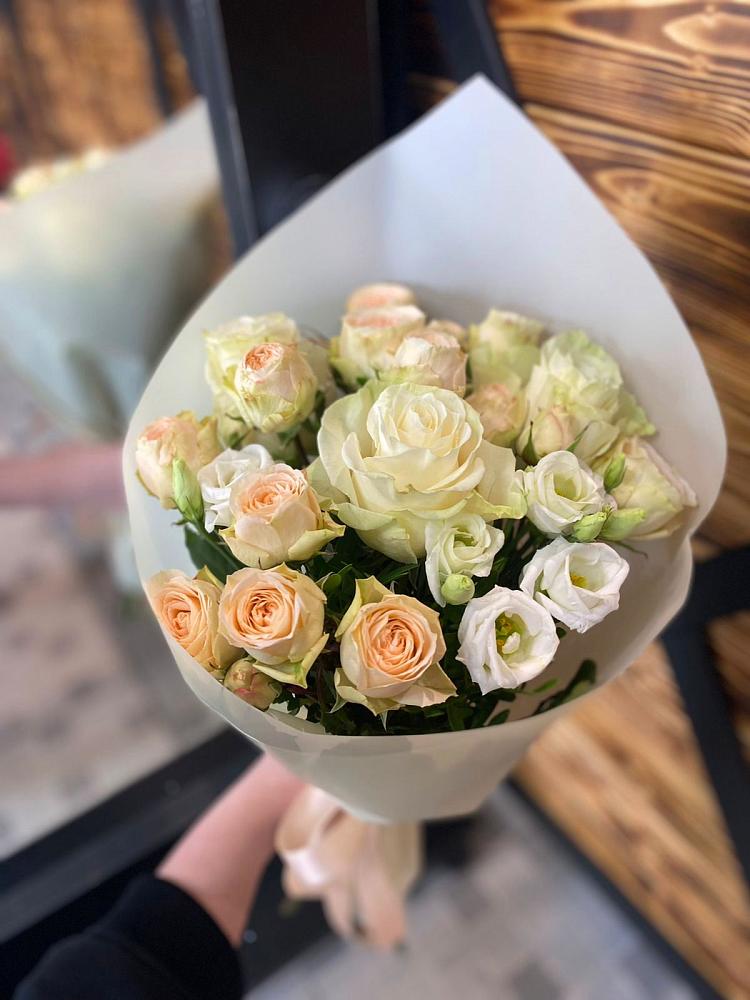 Букет цветов из: Розы и Лизиантусы в Сеченово